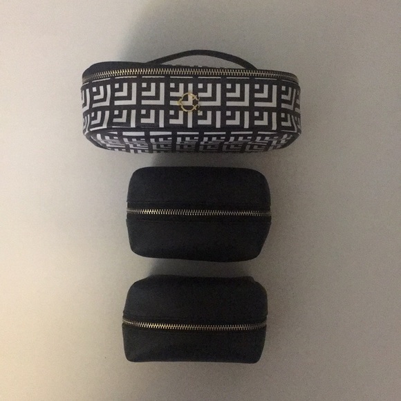 NWOT Travel Vanity Kit or Cosmetic Bag - Picture 3 of 9